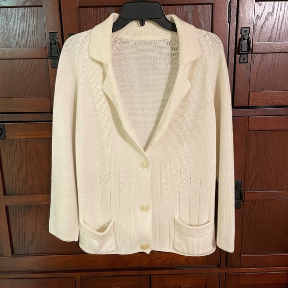 Jackets & Blazers - Vintage Beautiful cream cardigan